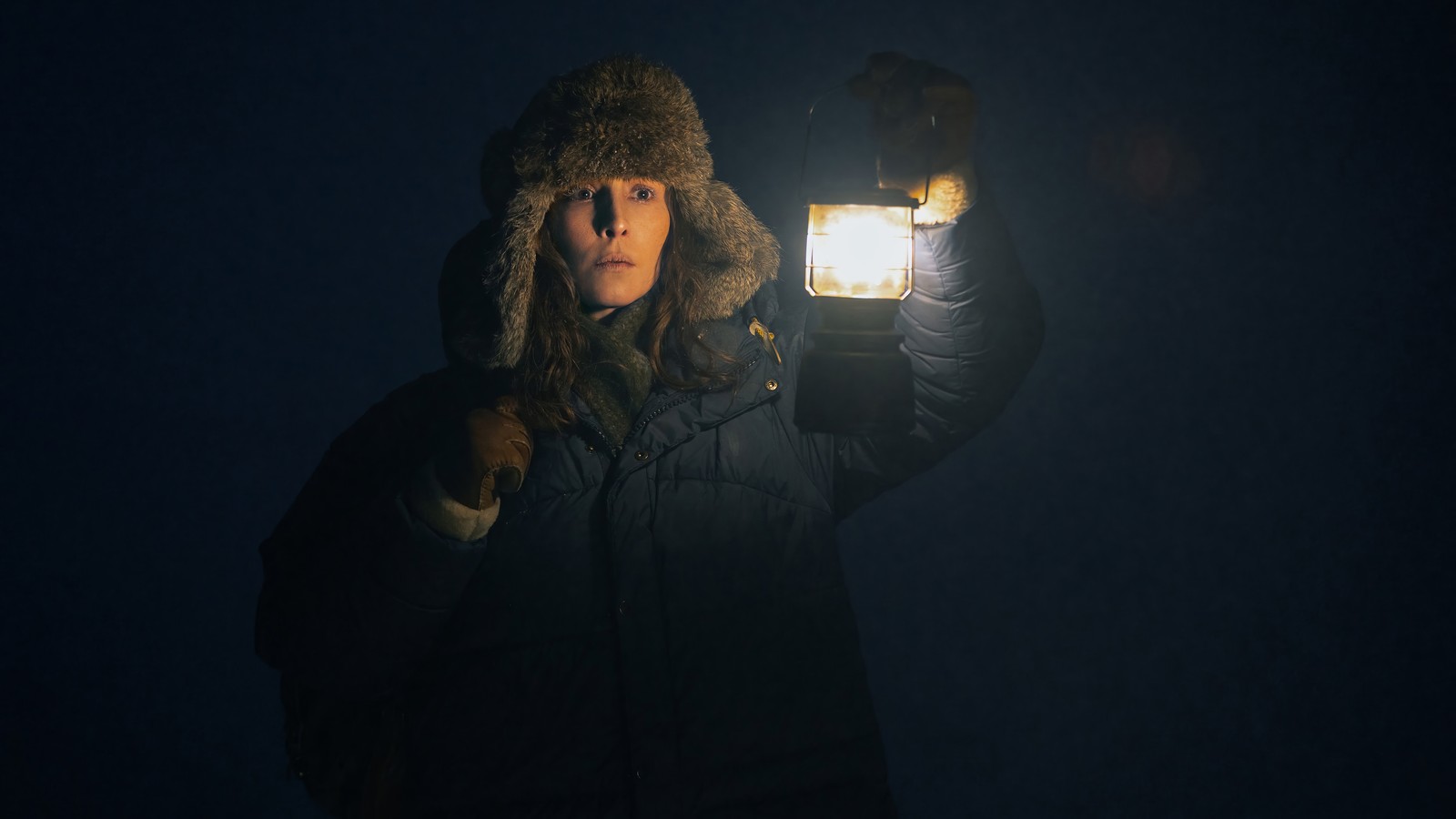 Arafed woman holding a lantern in the dark with a flashlight (constellation, noomi repace)