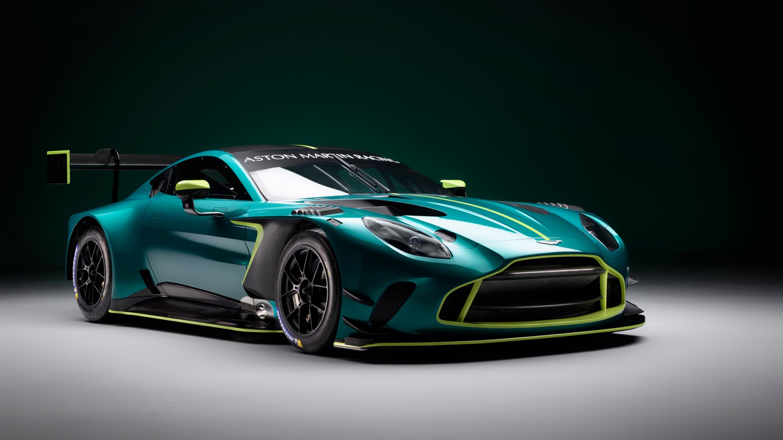 La nouvelle voiture de course aston gt1 est prête à courir (aston martin vantage gt3, 8k, 2024, voitures de course, 5k)