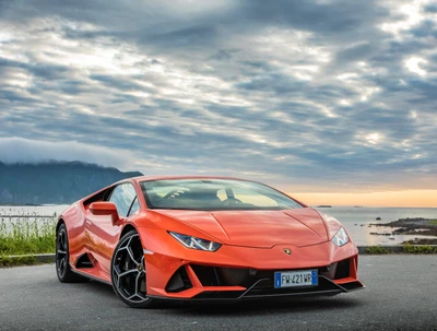 2021 Lamborghini Huracan Evo: Auffälliges Sportauto vor malerischer Kulisse