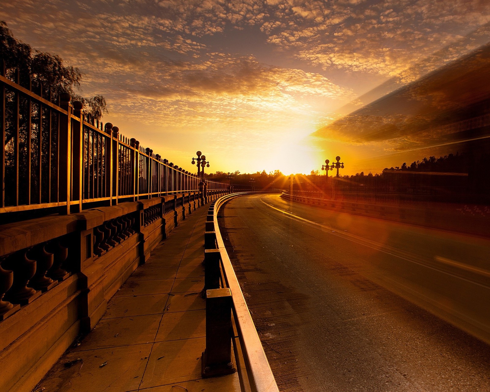 Lade stadtbild, straße, sonne, sonnenuntergang, sonnenschein Hintergrund herunter