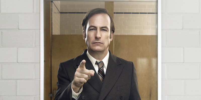 Мужчина в костюме указывает на камеру (лучше звоните солу, better call saul, саул гудман, saul goodman, амс)