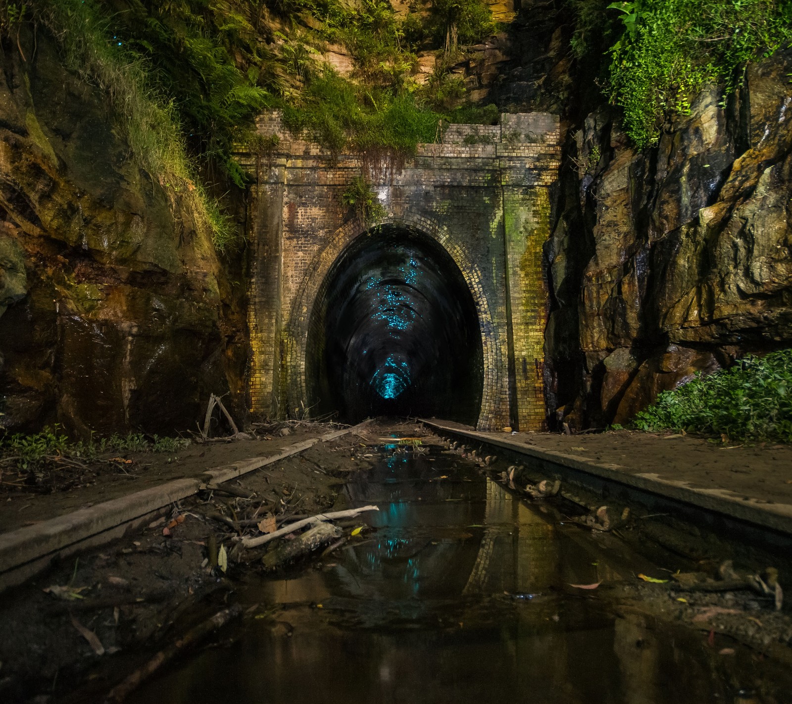 Téléchargez le fond d'écran montagne, chemin, flueve, tunnel