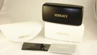 Gafas Versace: estuches de sol elegantes y accesorios