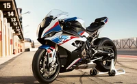 2020 BMW S1000RR M Пакет: Высокопроизводительный гоночный мотоцикл в потрясающем дизайне