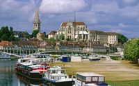 Vue charmante sur le canal : transport aquatique pittoresque et paysage urbain