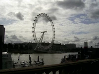 London Eye: Roda-gigante icônica com vista para o rio Tâmisa