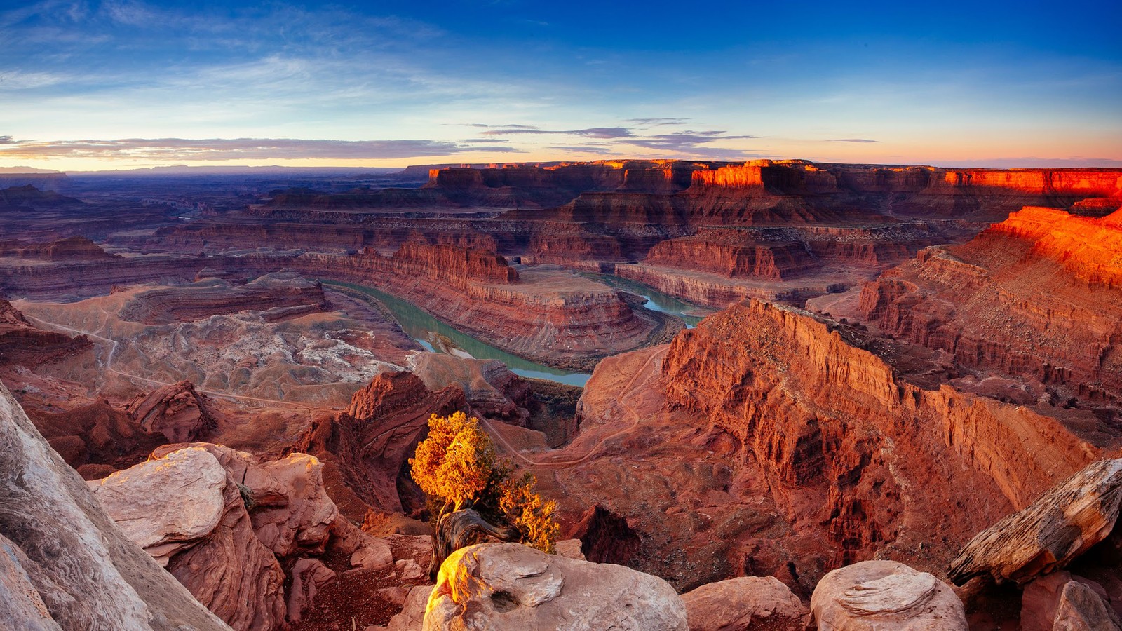 projector, cinema, badlands, canyon, formation wallpaper