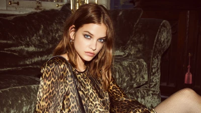 Ungarisches Model Barbara Palvin in stylischem Leopardenmuster-Outfit