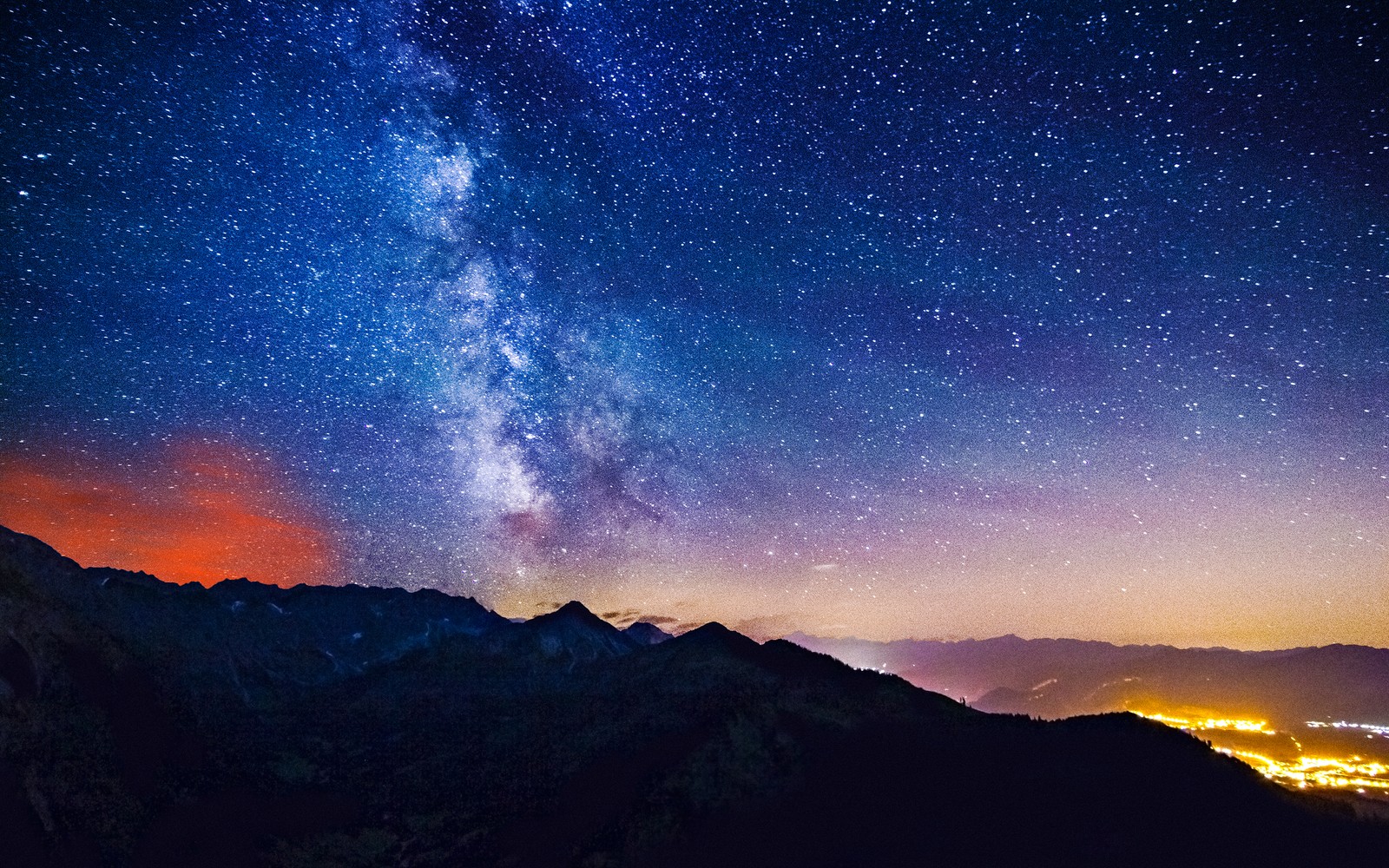 Via láctea sobre as montanhas e luzes da cidade (via láctea, estrela, galáxia, formas montanhosas, montanha)