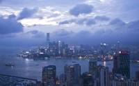 Skyline do Porto Victoria: Uma tela urbana diurna da metrópole de Hong Kong