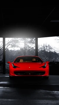 Impresionante Ferrari 458 rojo exhibido en iluminación dramática