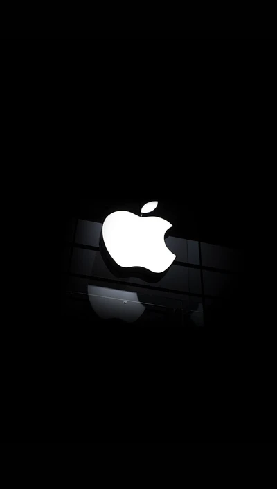 Logotipo iluminado da Apple em fundo escuro