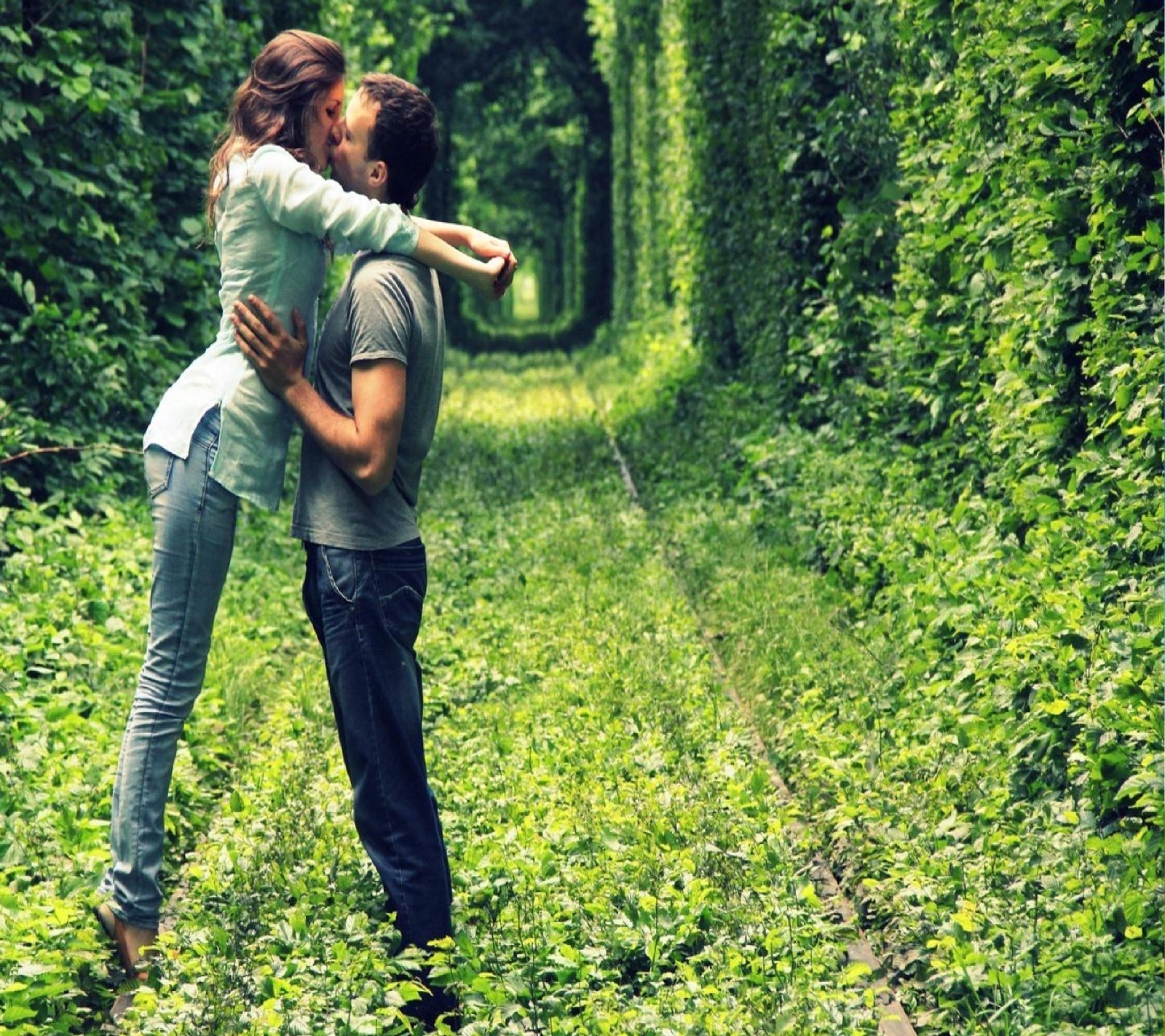 Arafed couple in a tunnel of love (couple, cute, feelings, love)