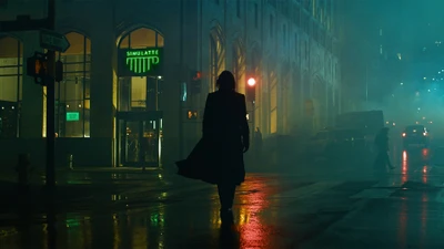 Neo marche dans une rue de la ville sous la pluie, éclairée au néon, silhouetté contre le panneau lumineux "SIMULATTE", capturant l'atmosphère de "The Matrix Resurrections".