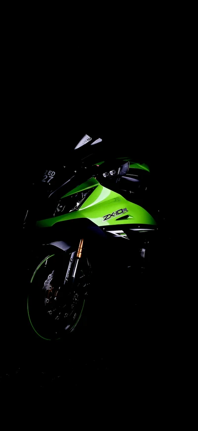 Kawasaki Ninja ZX-10R: Ein Blick auf Kraft und Präzision in der Dunkelheit.