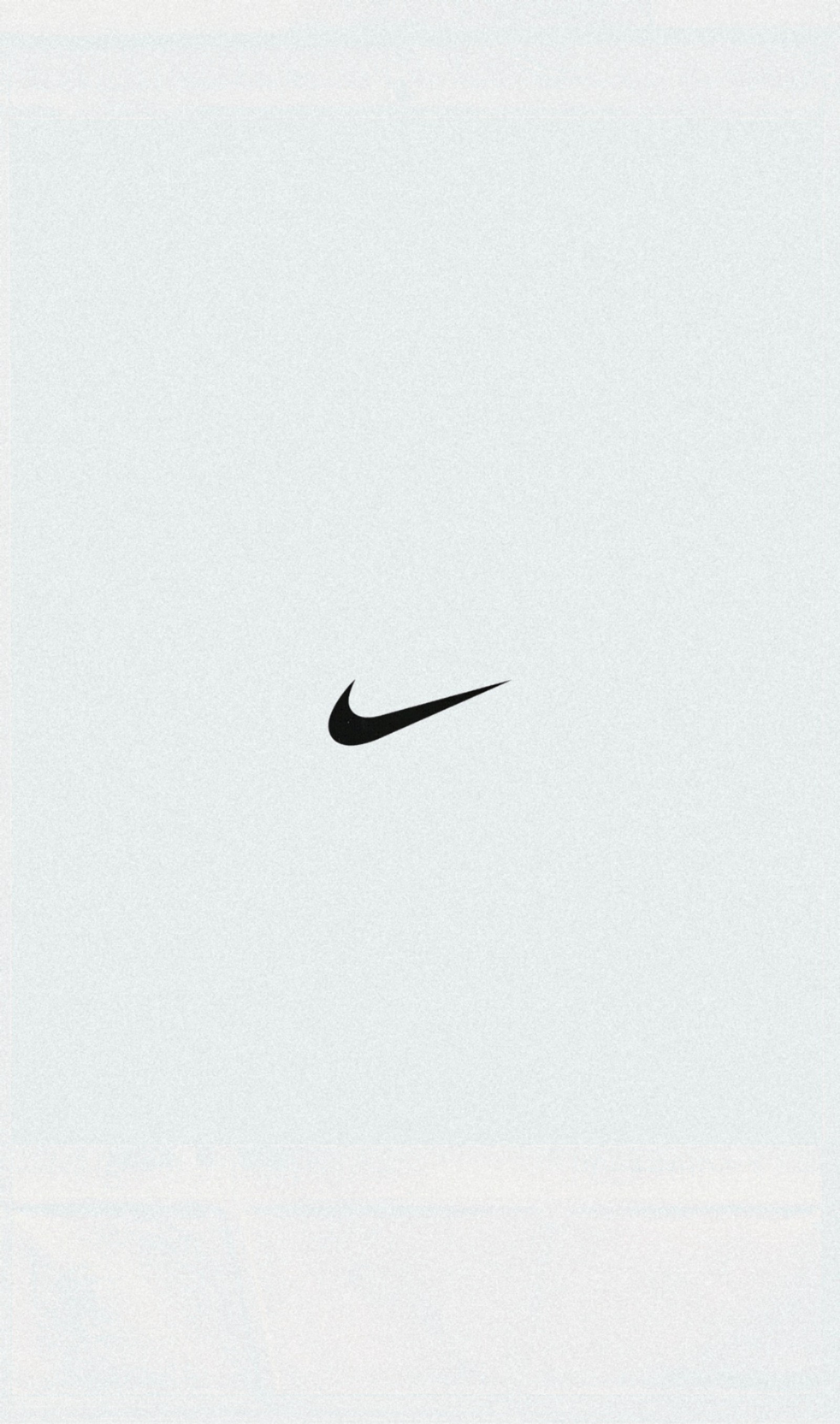 Un logotipo negro de nike sobre un fondo blanco (aire, negro, black nike, marcas, ciudad)