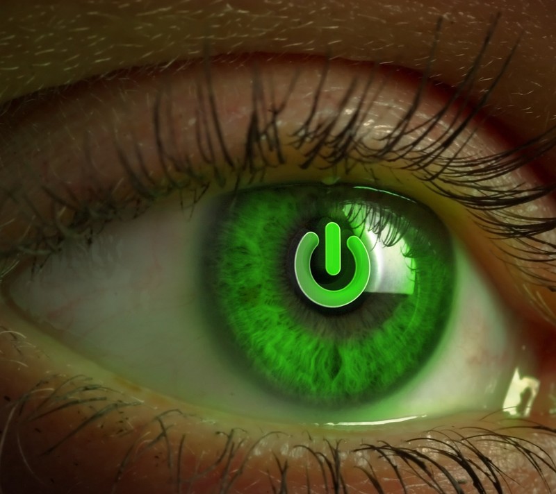 Зеленый глаз с зеленой кнопкой питания на нем (green power artwork, macro eye, другой)