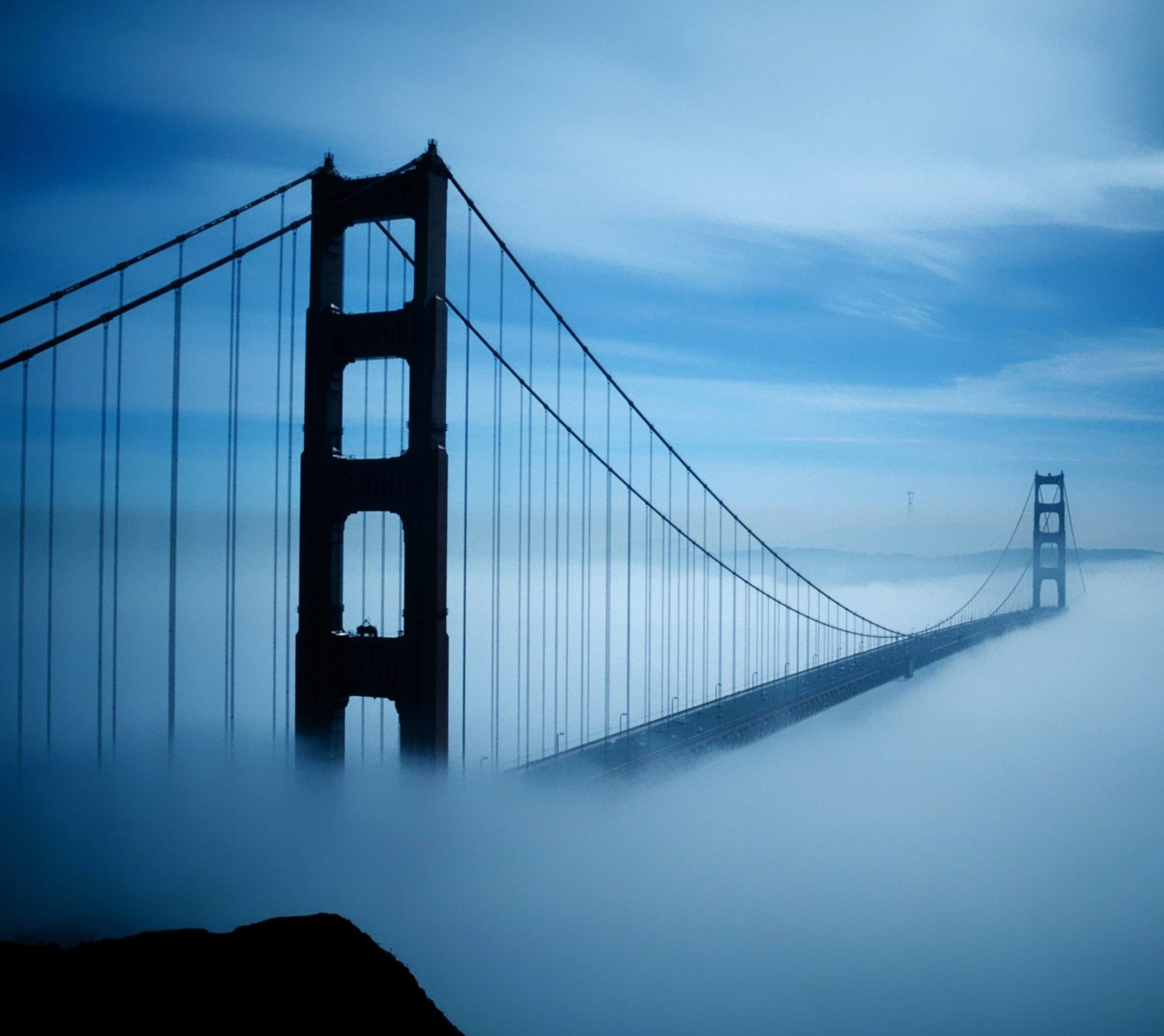 Descargar fondo de pantalla azul, puente, amanecer, niebla, cielo