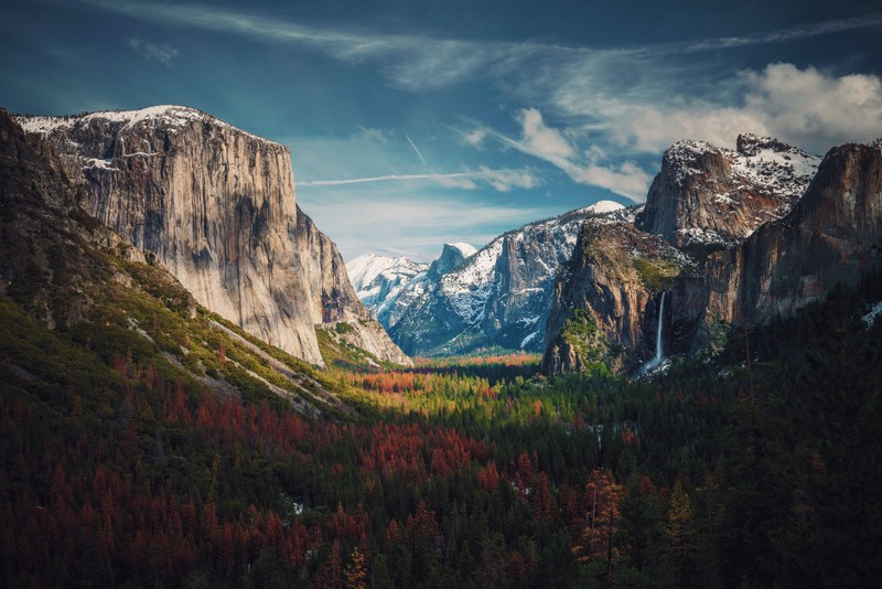 Вид на долину с горой на заднем плане (долина йосемити, yosemite valley, ледниковые горы, горный хребет, пейзаж)