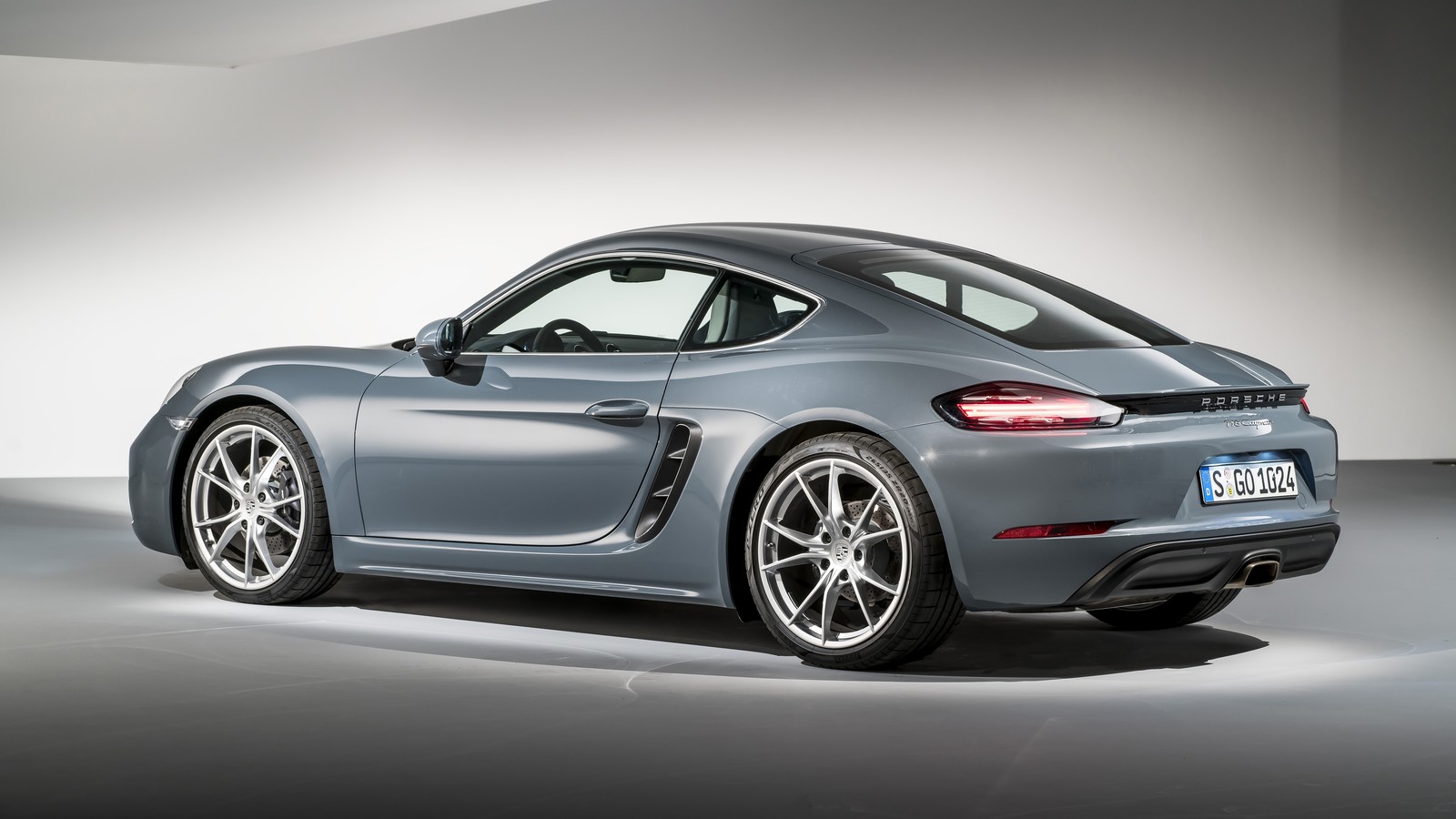 El porsche cayman se muestra en un entorno de estudio (coche, automóvil deportivo, porsche cayman, porsche 918 spyder, porsche boxster cayman)