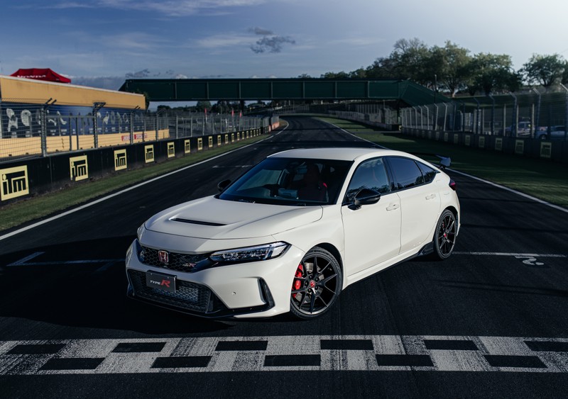 Белый хонда цивик тип r на треке (honda civic type r, high performance hatchback, гоночная трасса, 5k, 2022)