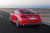 Audi TT RS: Um deslumbrante coupé esportivo na estrada aberta