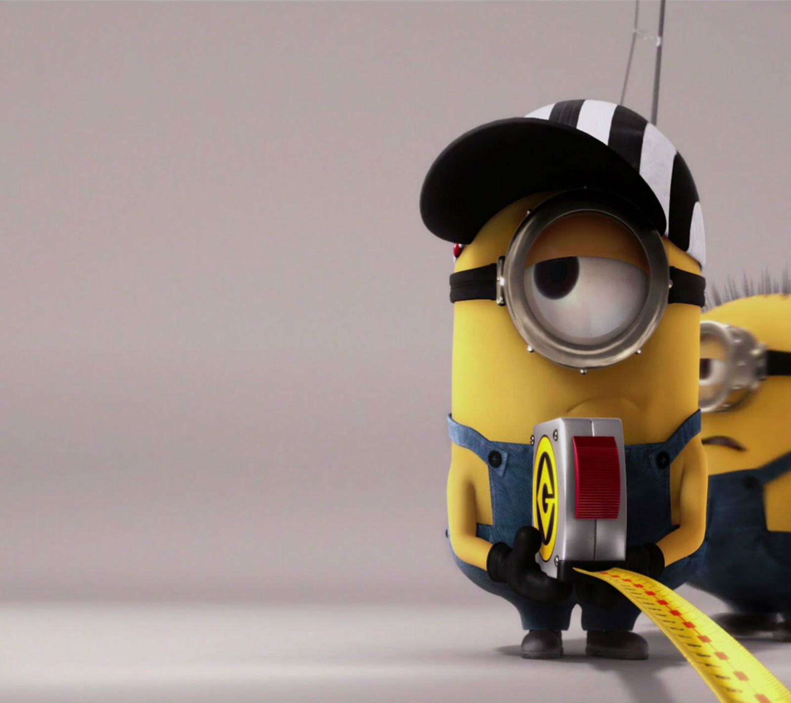 Los minions están de pie uno al lado del otro con una cinta amarilla (arquitectos, comedia, lindo, despreciable, hd)