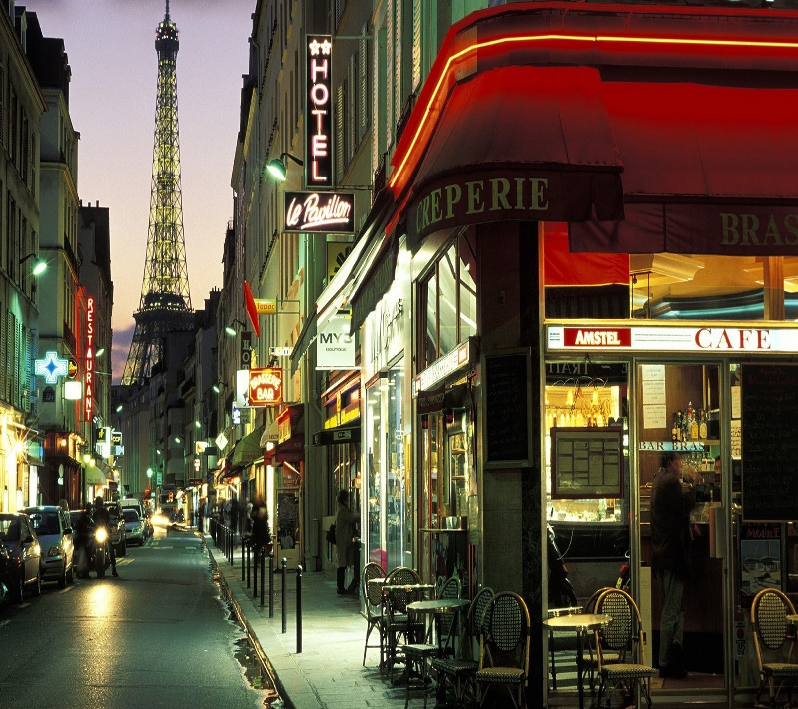 Araffe-restaurant auf einer straße in paris bei nacht (2160x1920, hintergrundbild)