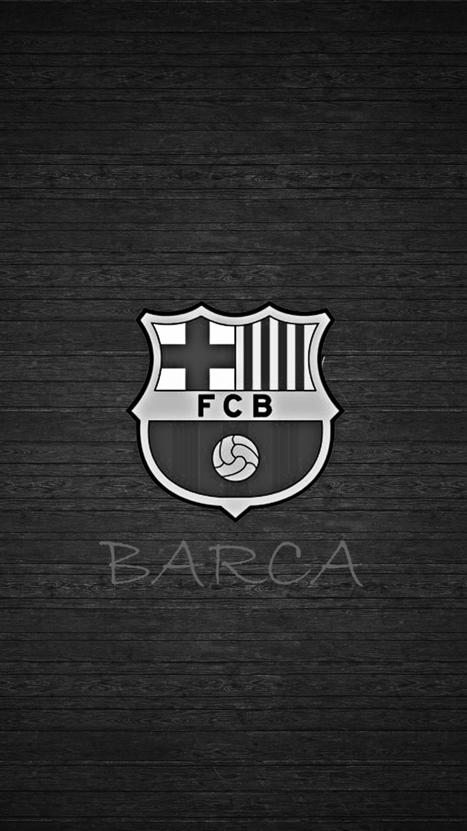 Une photo en noir et blanc d'un logo d'équipe de football sur une surface en bois (barca, barcelone, barcelona, messi)