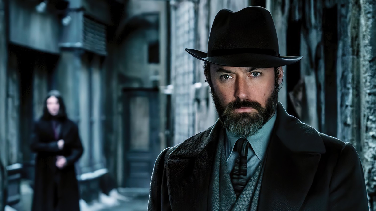 There is a man with a beard and a hat standing in a alley (fantastic beasts the secrets of dumbledore, movie, 2022, fantastic beasts 3, albus dumbledore)