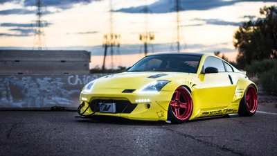 Voiture de sport Nissan jaune personnalisée avec des roues rouges et des améliorations de performance