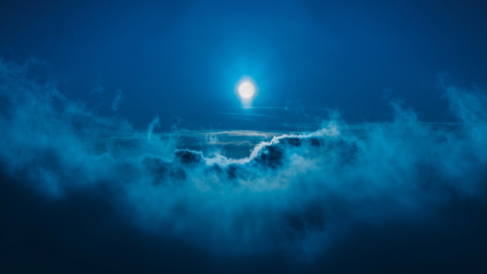 Vista aérea de uma lua cheia sobre o oceano com nuvens (lua, luz do luar, eclipse lunar, luz, lua cheia)