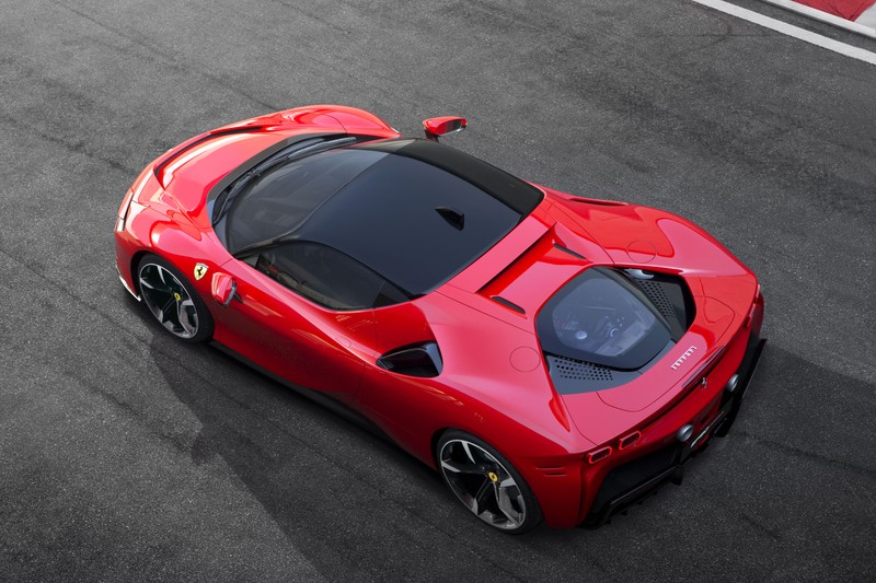 Крупный план красного спортивного автомобиля на трассе (laferrari, машина, спортивный автомобиль, маранелло, суперкар)