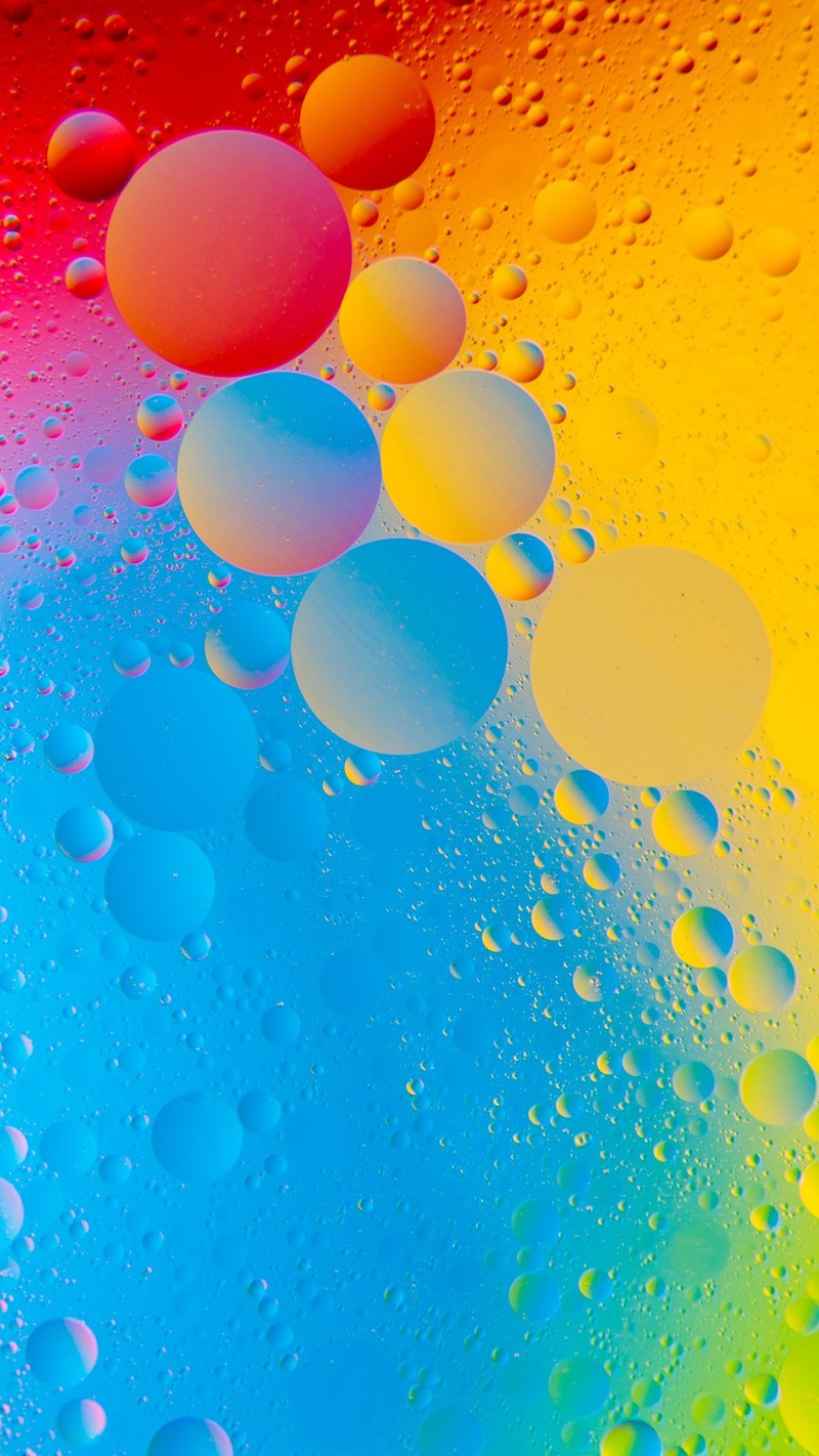 Близкий план радужного фона с пузырьками (воздушные шары, мячи, colorful bubbles 4k)