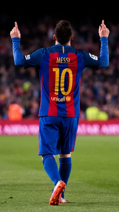 Lionel Messi celebrando un gol con su icónica camiseta del FC Barcelona.