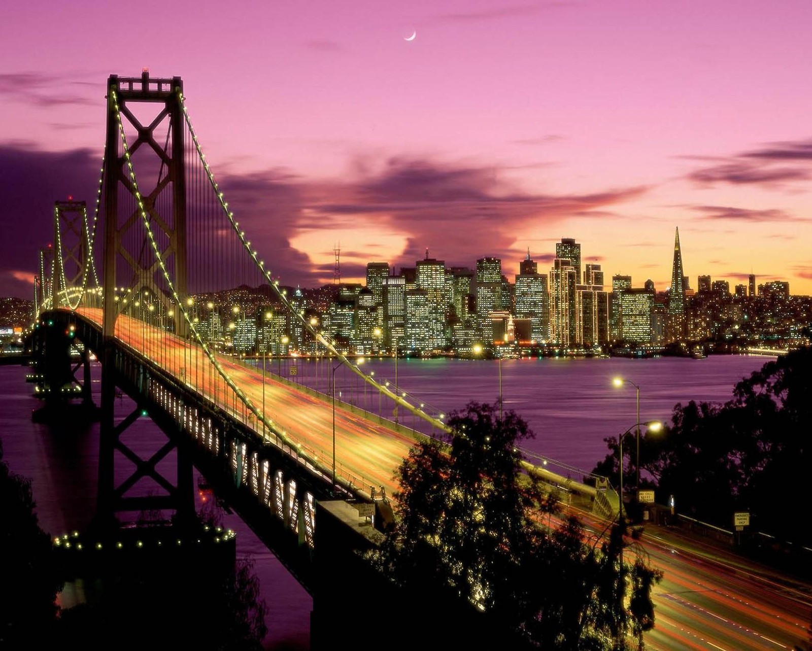 Arafed view of a bridge with a city in the background (bridge, ny)