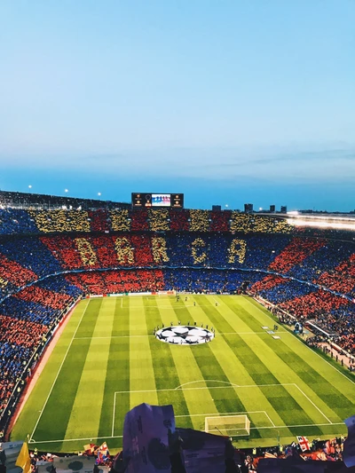 El vibrante Camp Nou del FC Barcelona: Una noche de emoción en la Liga de Campeones