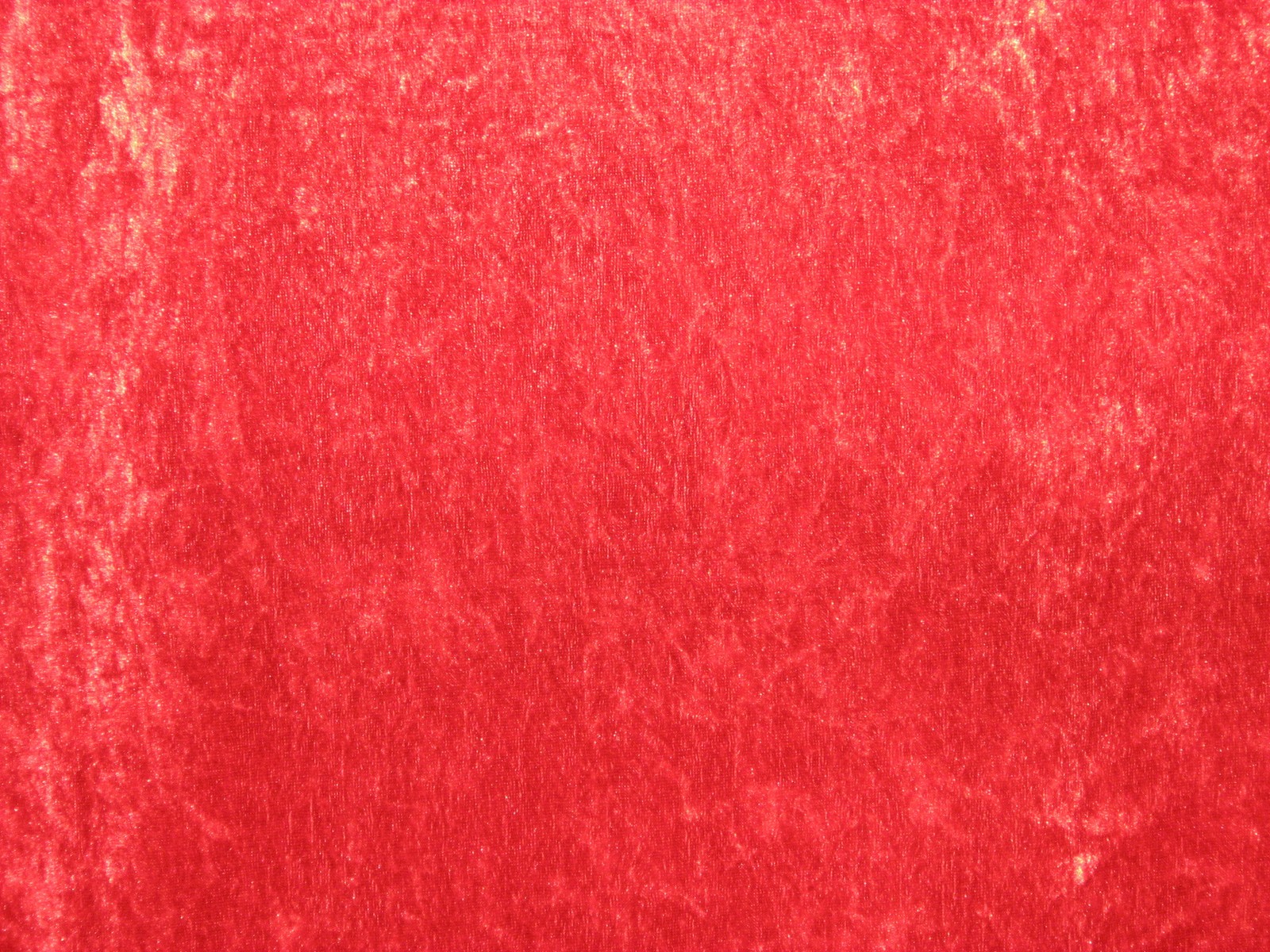 Un primer plano de un fondo de terciopelo rojo con una textura muy rugosa (terciopelo, rojo, textil, vestido, magenta)