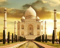 Majestätischer Taj Mahal bei Sonnenuntergang, Indien