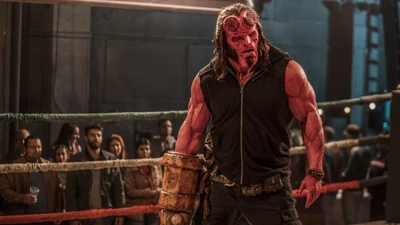 Hellboy dans une scène de boxe intense du film de 2019, mettant en valeur sa carrure musclée et sa peau rouge emblématique.