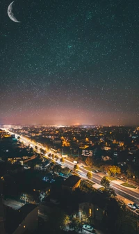 Nuit étoilée sur une métropole : Un paysage urbain serein au crépuscule