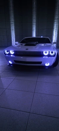 Спортивный автомобиль Dodge с яркими синими фарами и элегантным дизайном, представлен в драматической обстановке.