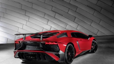 Lamborghini Aventador 2016 en un rojo llamativo, mostrando su diseño aerodinámico y su agresivo estilo trasero.