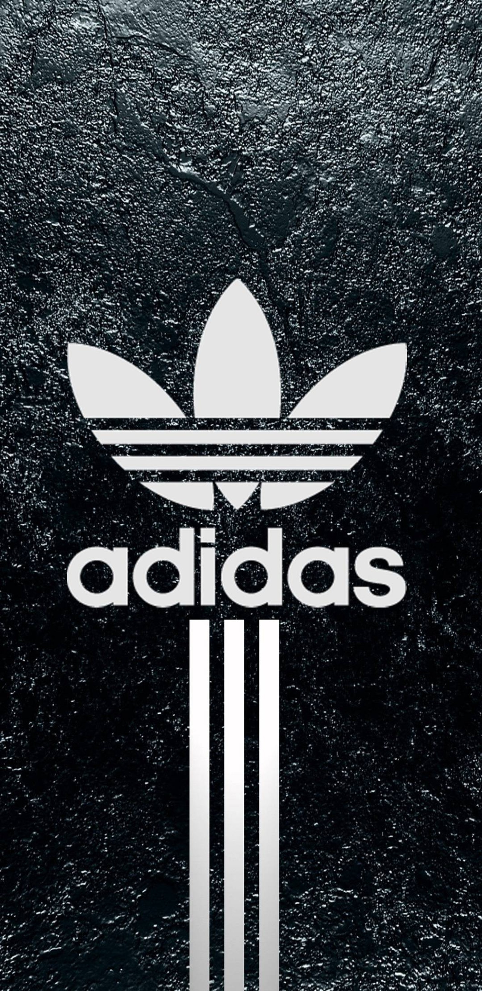 Um close-up de um logotipo da adidas em preto e branco sobre um fundo preto (2018, adidas, addidas, novo hd)