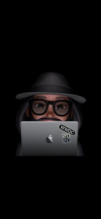 Personnage stylisé avec un fedora et des lunettes utilisant un MacBook, présentant le thème WWDC 2020