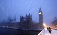 Scène d'hiver enneigée aux Maisons du Parlement et au Big Ben surplombant la rivière Thames