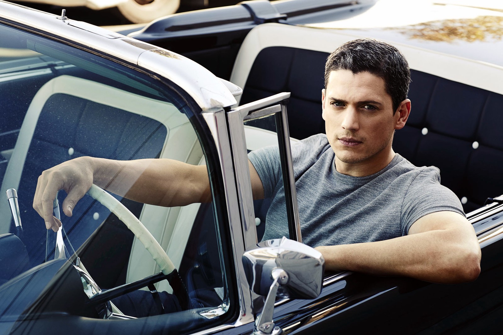 Скачать обои уэнтворт миллер, wentworth miller, лобовое стекло, машина, стекло