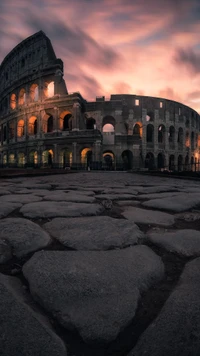 Coliseu ao crepúsculo: Um deslumbrante reflexo da Roma antiga