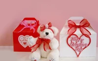 Cadeau de la Saint-Valentin : ours en peluche avec des boîtes sur le thème des cœurs