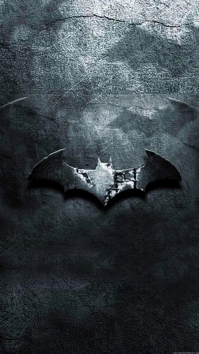 Riss im Batman-Emblem auf dunklem strukturiertem Hintergrund